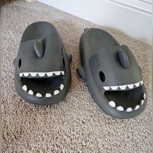Shark Slides - Men's Shoes Sandals Size 9-10 Gray